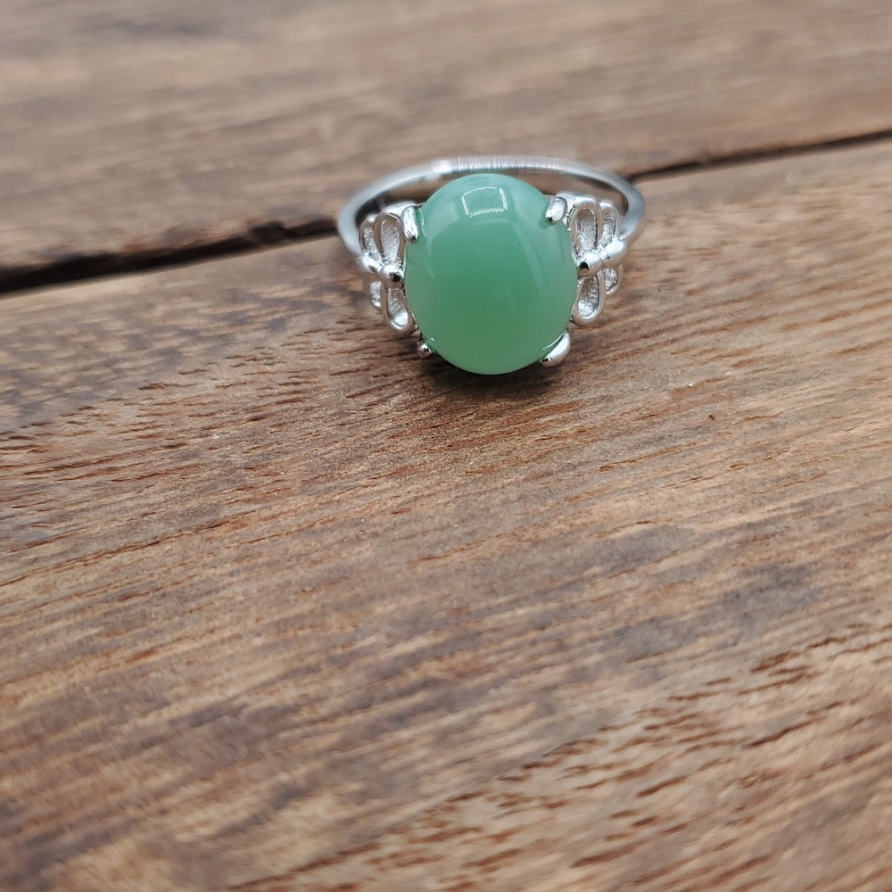 Sterling Silver Green Chalcedony Oval Ring Size 7.5 R820